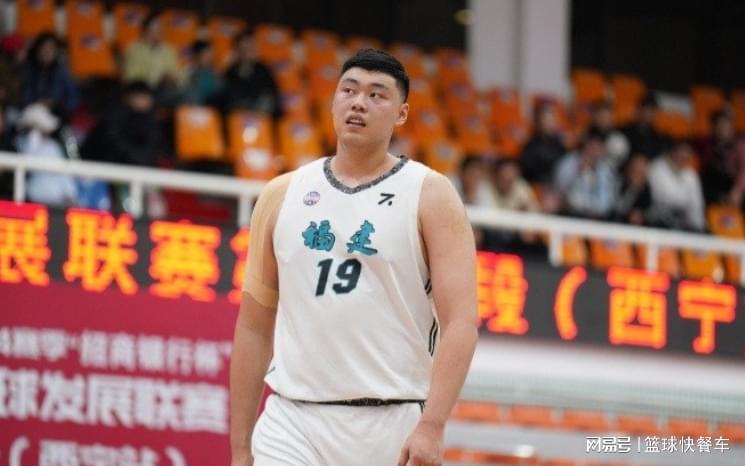 不输弗拉格、克尼普尔，20岁已成总决赛核心，他才是25届最强新秀